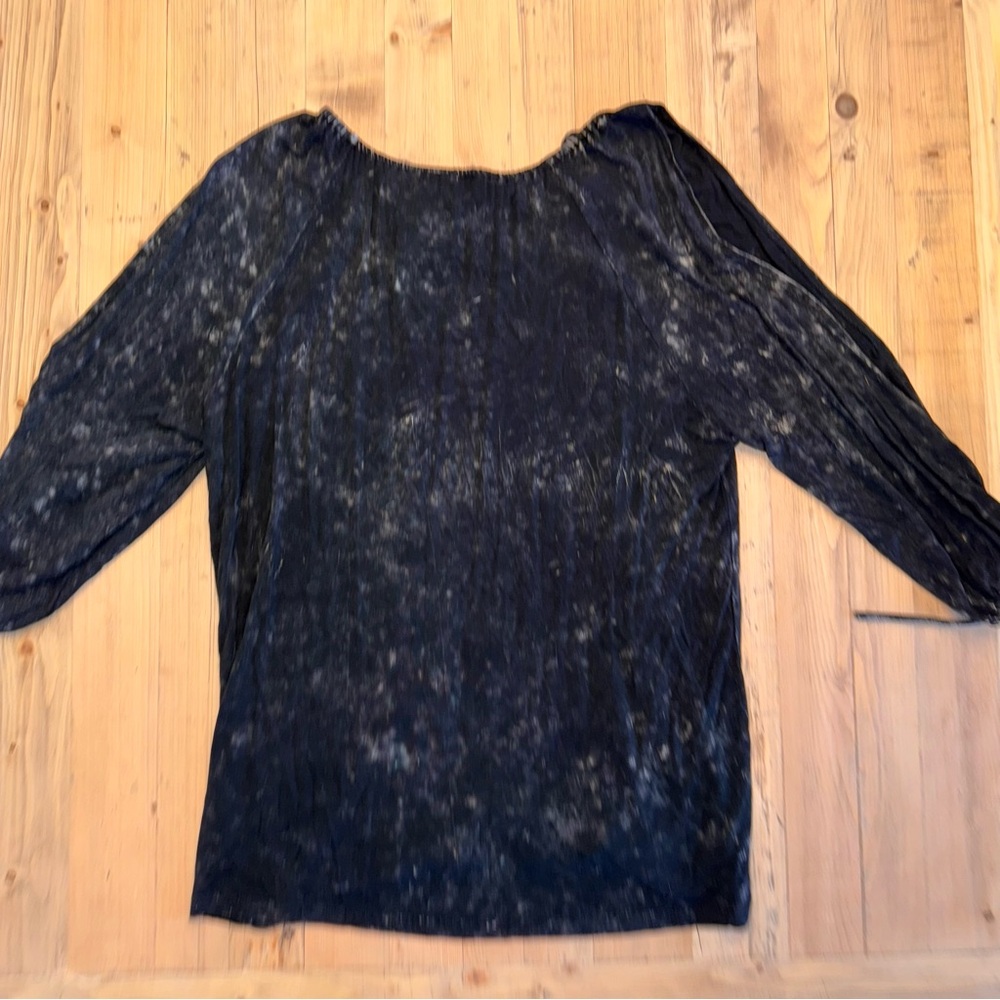 POL Black Mineral Wash Slit Sleeve Top Size L - Picture 2 of 5